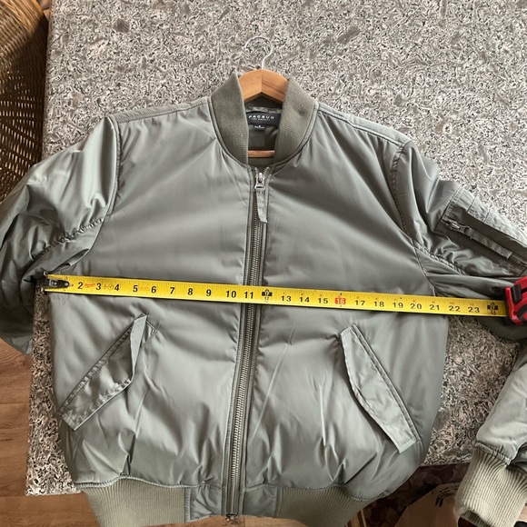 Pac Sun Mens Green bomber jacket, in perfect condition. - Picture 4 of 4